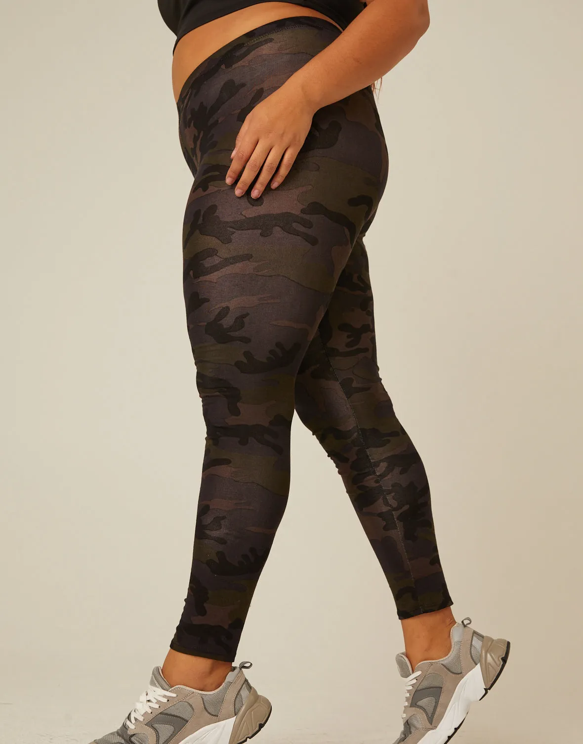 Plus Size Camo Elastic Waist Leggings